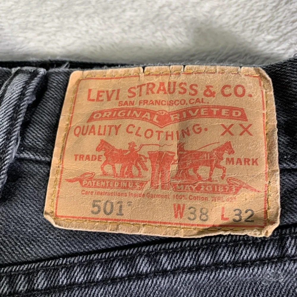 Vintage Levis 501 Jeans Mens 38x32 Gray Medium Wash Straight Cotton Button Fly